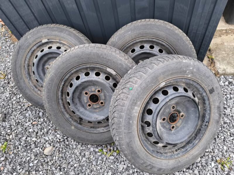 Komplet kół 4x100 z oponami zimowymi Fulda Montero 3