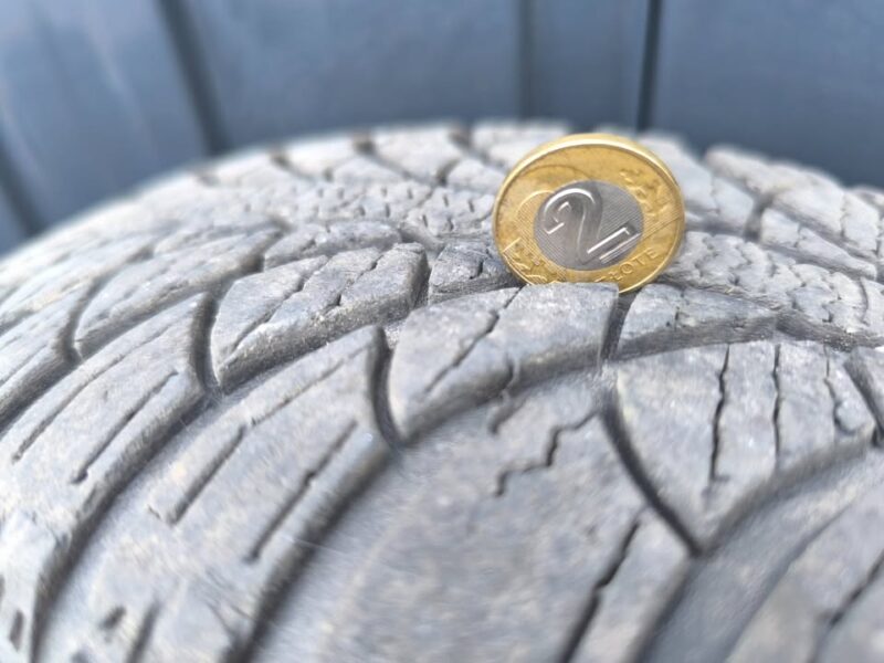 Komplet kół 4x100 z oponami zimowymi Fulda Montero 3