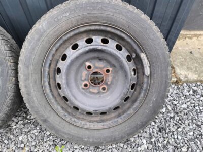 Komplet kół 4x100 z oponami zimowymi Fulda Montero 3