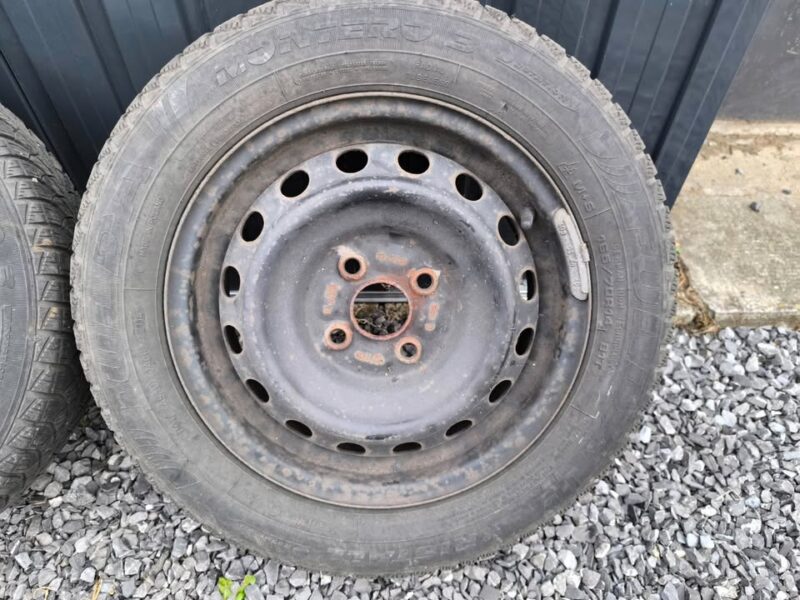 Komplet kół 4x100 z oponami zimowymi Fulda Montero 3