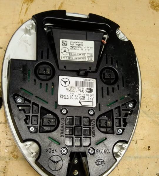 Panel oświetlenia wnętrza 2118202201 Mercedes