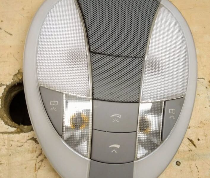 Panel oświetlenia wnętrza 2118202201 Mercedes