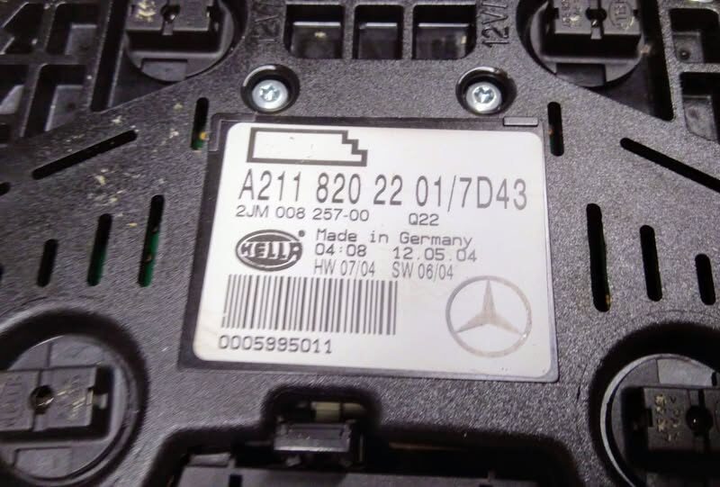 Panel oświetlenia wnętrza 2118202201 Mercedes