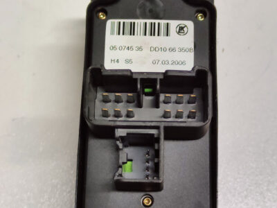 Przycisk sterowania szyb lewy przednich drzwi MAZDA