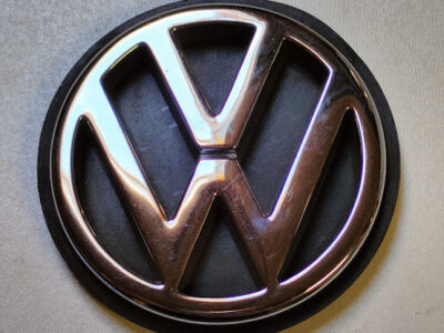 ZNACZEK EMBLEMAT LOGO TYŁ NA KLAPĘ VW 1H6853630