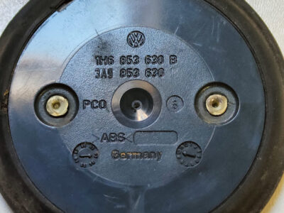 ZNACZEK EMBLEMAT LOGO TYŁ NA KLAPĘ VW 1H6853630