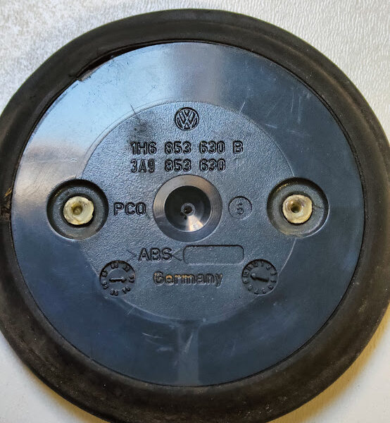 ZNACZEK EMBLEMAT LOGO TYŁ NA KLAPĘ VW 1H6853630